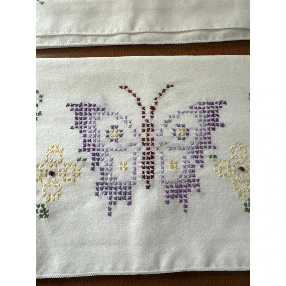 Vtg‎ Pair Of Hand Stitched Cotton Pillowcases With Butterflies & Flowers